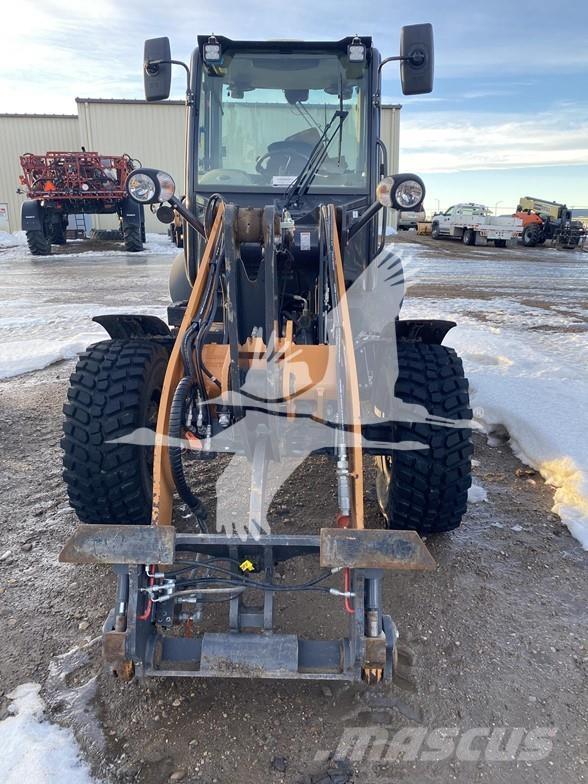 CASE 221F Chargeuse sur pneus