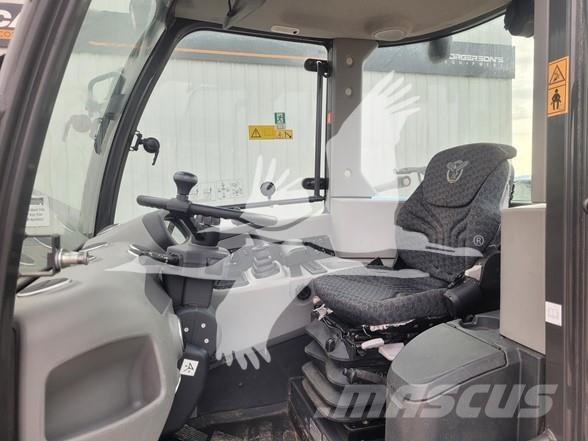 CASE 221F Chargeuse sur pneus