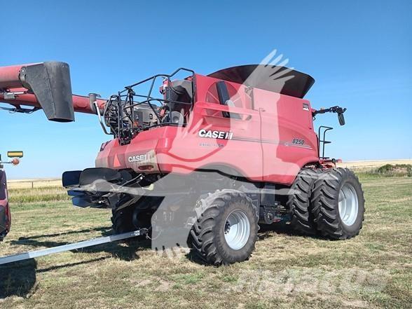 Case IH 8250 Moissonneuse batteuse