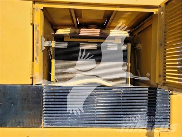 CAT 235 Pelle sur chenilles