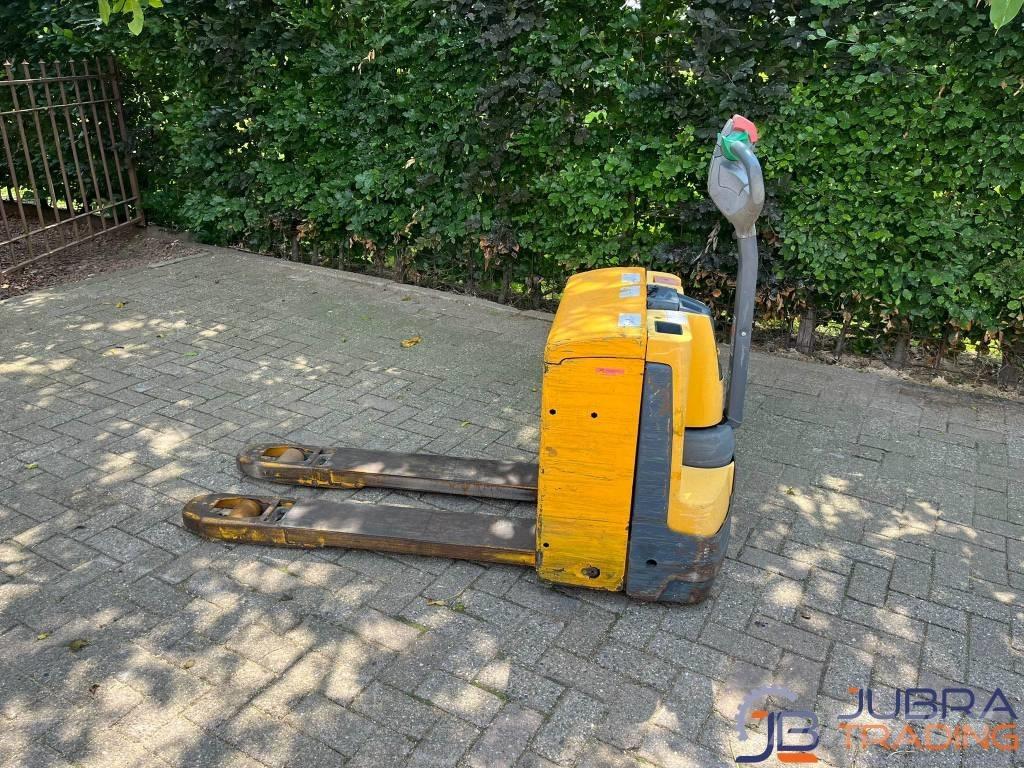 Jungheinrich EJE 118 Gerbeur accompagnant