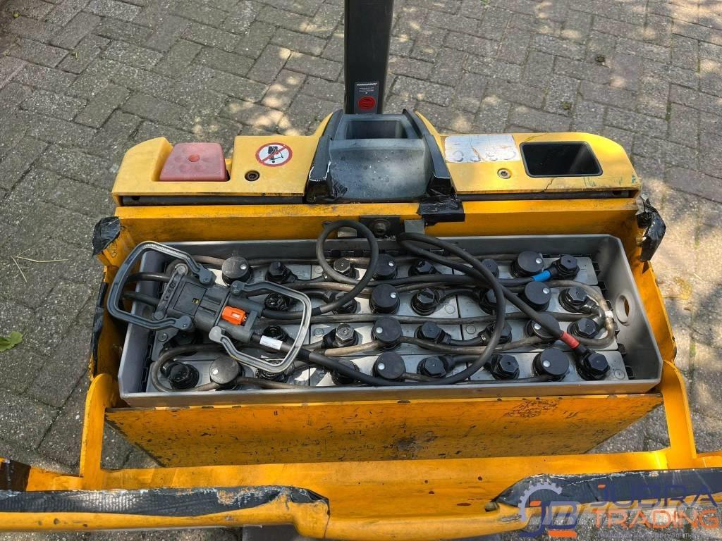 Jungheinrich EJE 118 Gerbeur accompagnant