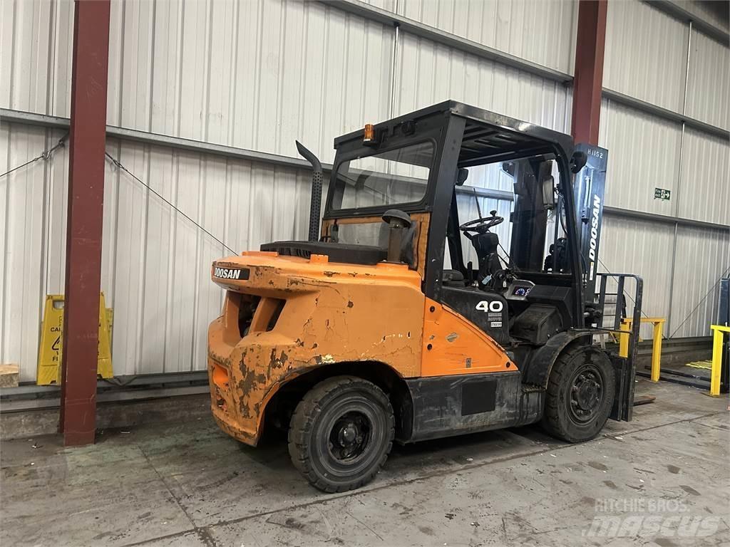 Doosan D40SC-7 Chariots diesel