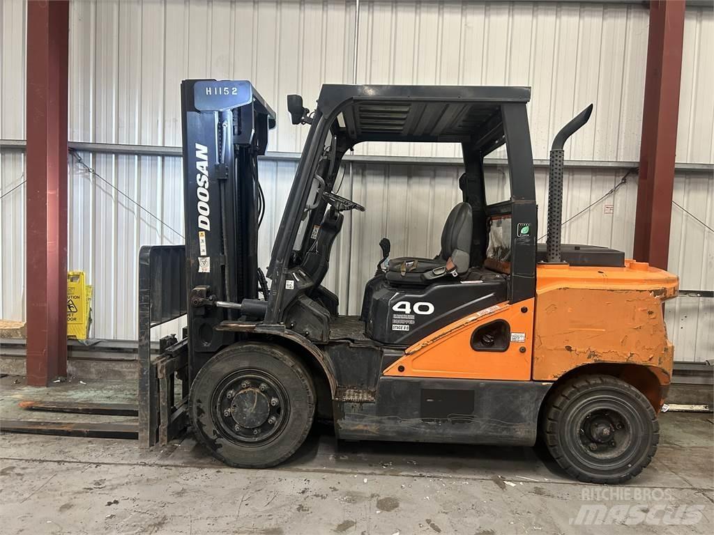 Doosan D40SC-7 Chariots diesel