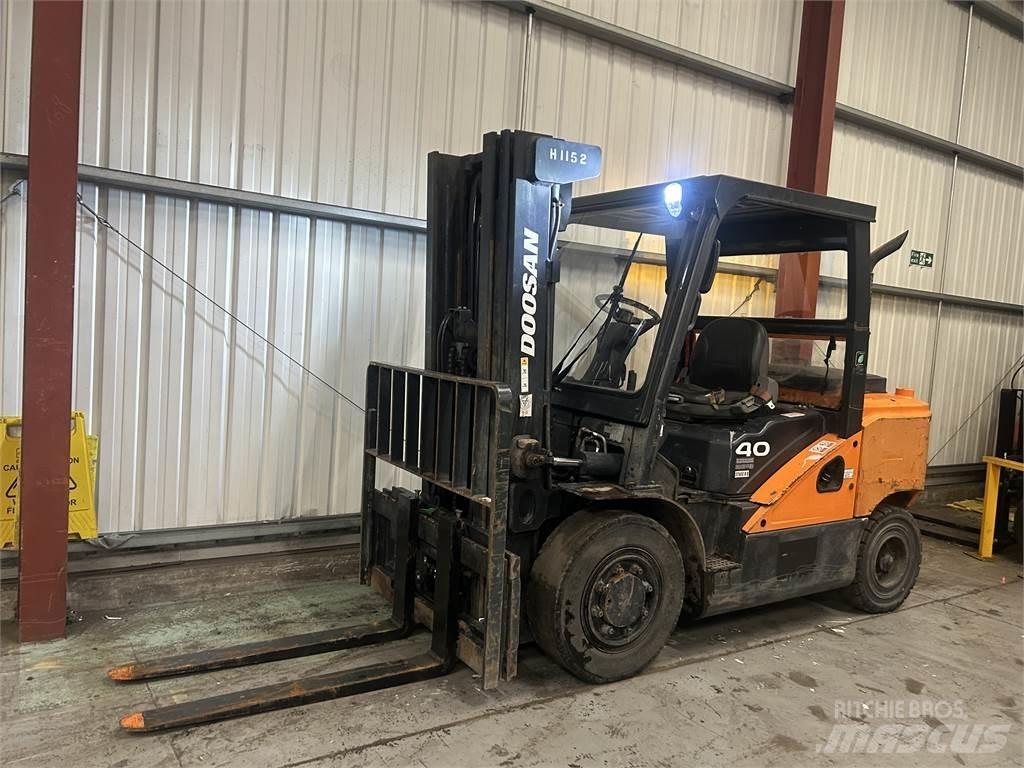 Doosan D40SC-7 Chariots diesel