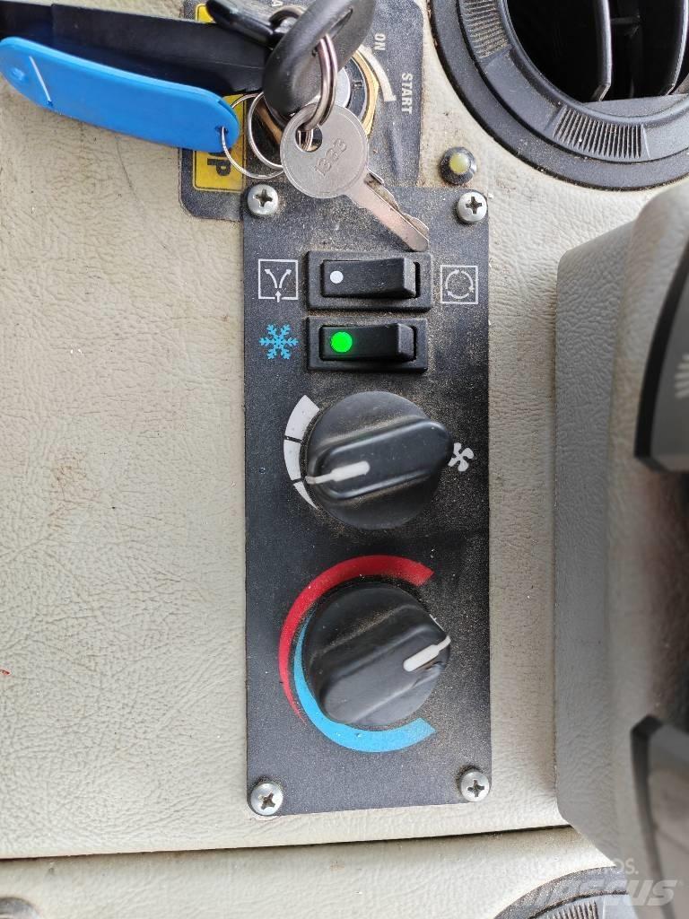 Lännen 8600 E Tractopelle