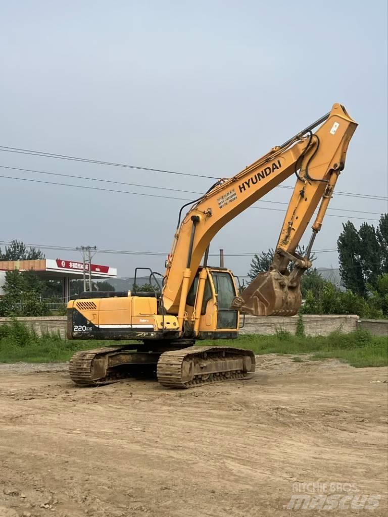 Hyundai R220-9S Pelle sur chenilles