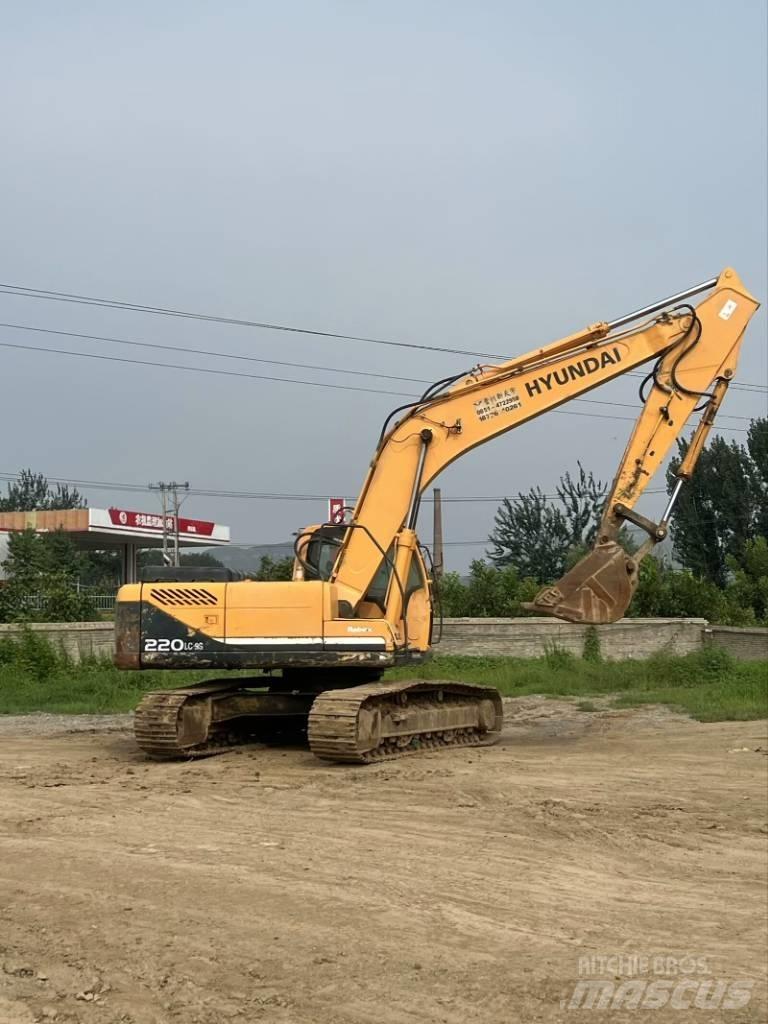 Hyundai R220-9S Pelle sur chenilles