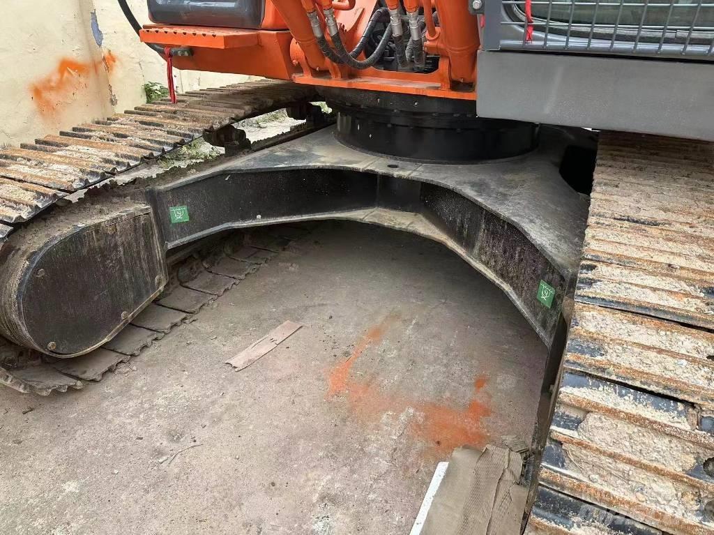 Hitachi ZX 210 Pelle sur chenilles