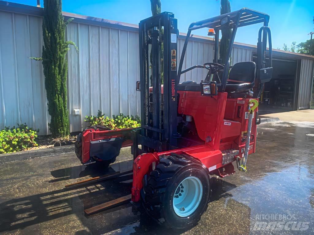Moffett M55 Chariot élevateur pour camion
