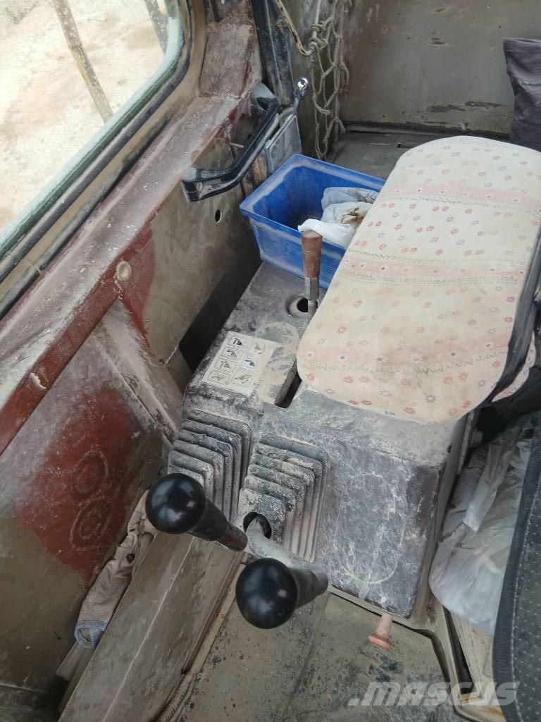 Komatsu WA 600-1 Chargeuse sur pneus