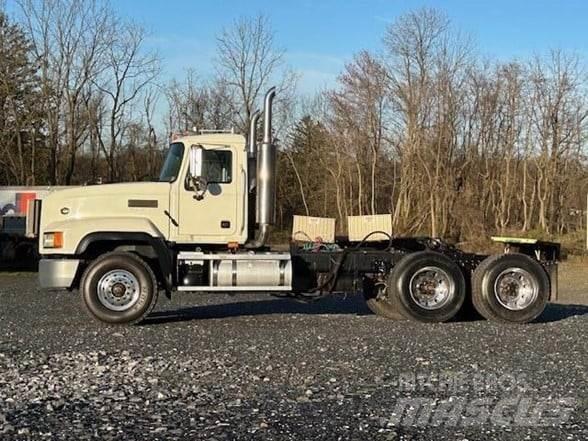 Mack CL733 Tracteur routier