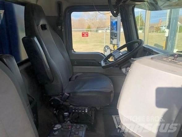 Mack GRANITE 64BR Camion benne