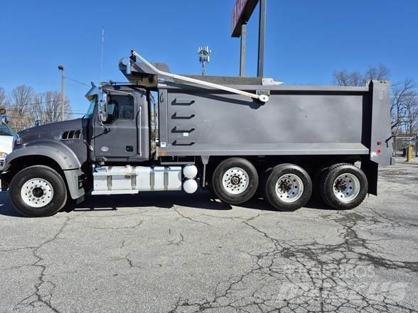 Mack GRANITE 64FR Camion benne