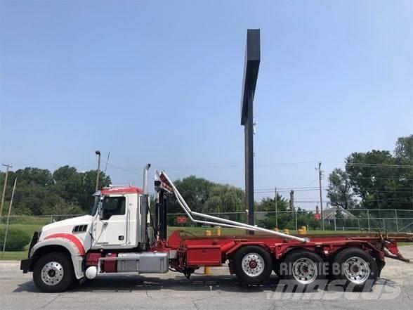 Mack GRANITE GU713 Camion poubelle
