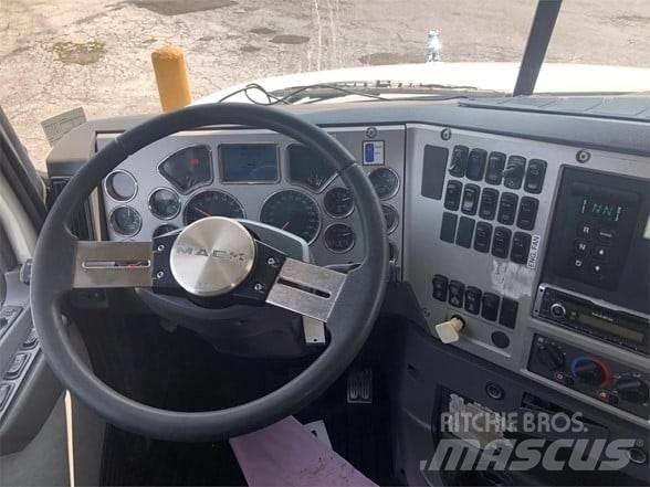 Mack GRANITE GU713 Camion poubelle
