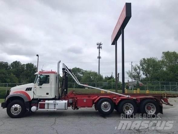 Mack GRANITE GU713 Camion poubelle