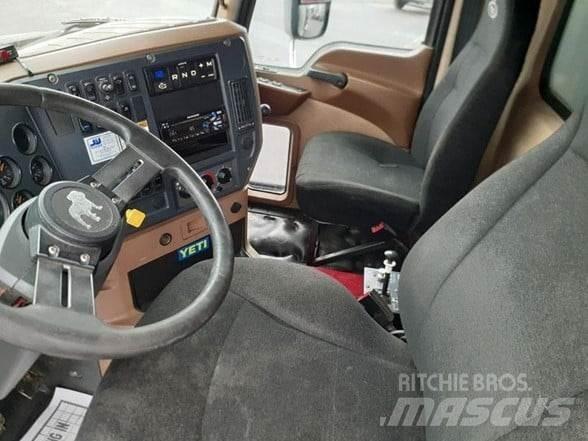 Mack GRANITE GU713 Camion benne