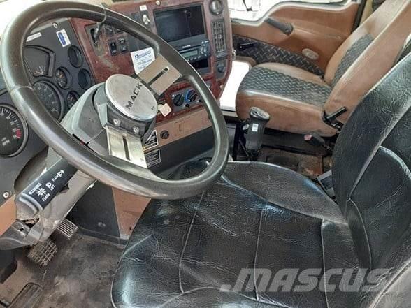 Mack GRANITE GU713 Tracteur routier