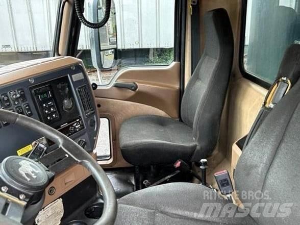 Mack GRANITE GU713 Camion benne