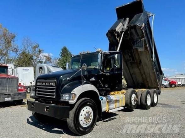 Mack GRANITE GU713 Camion benne