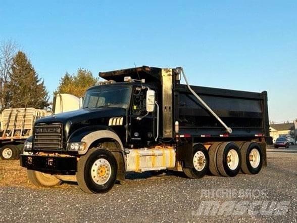 Mack GRANITE GU713 Camion benne