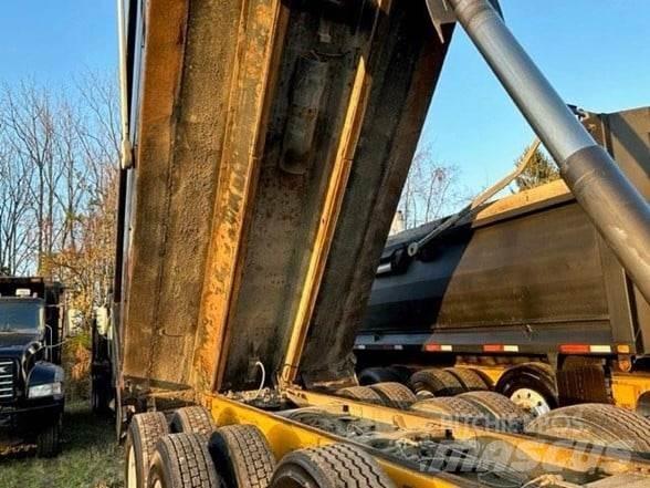 Mack GRANITE GU713 Camion benne