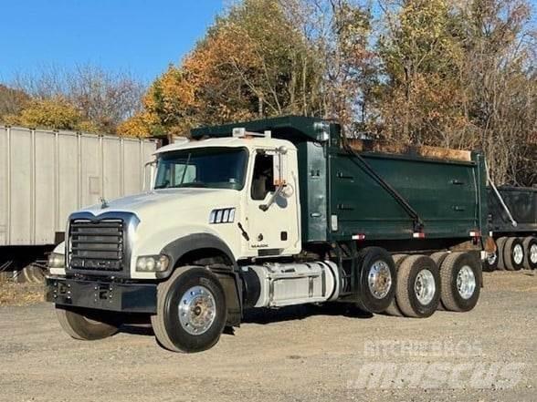 Mack GRANITE GU713 Camion benne