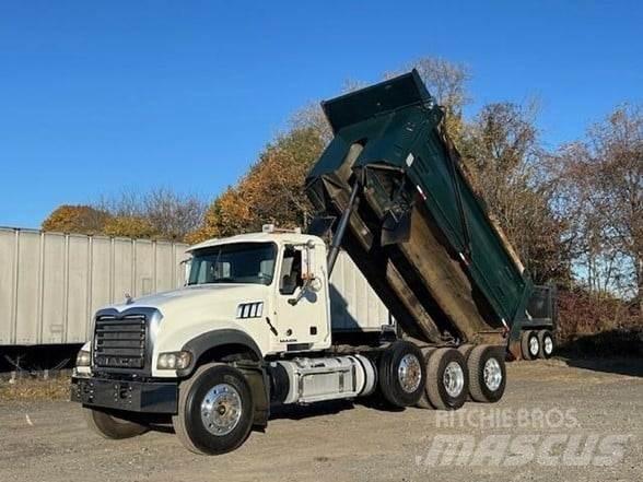 Mack GRANITE GU713 Camion benne