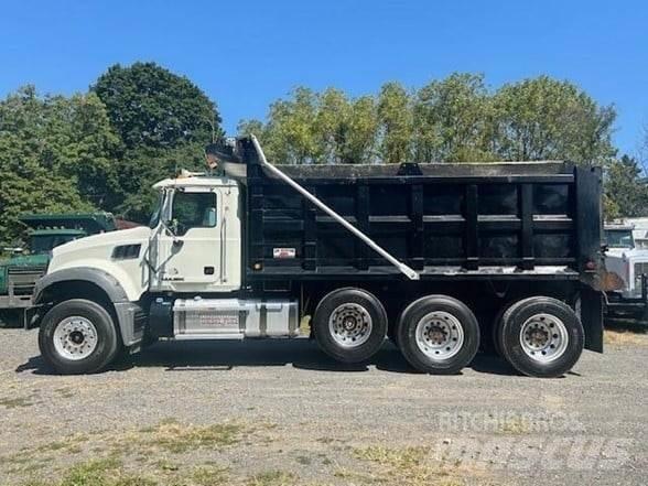 Mack GRANITE GU713 Camion benne