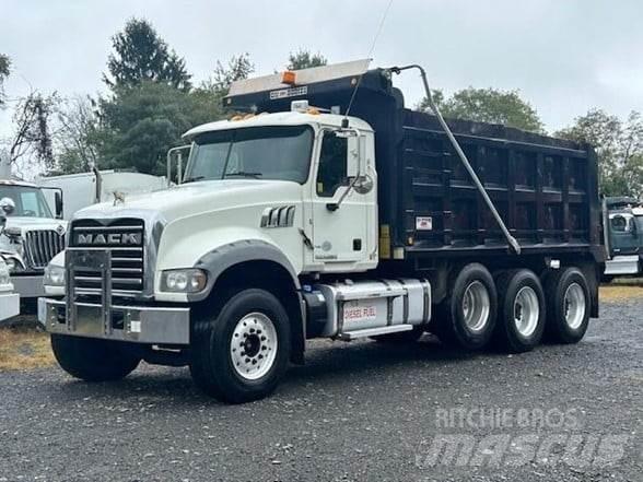 Mack GRANITE GU713 Camion benne