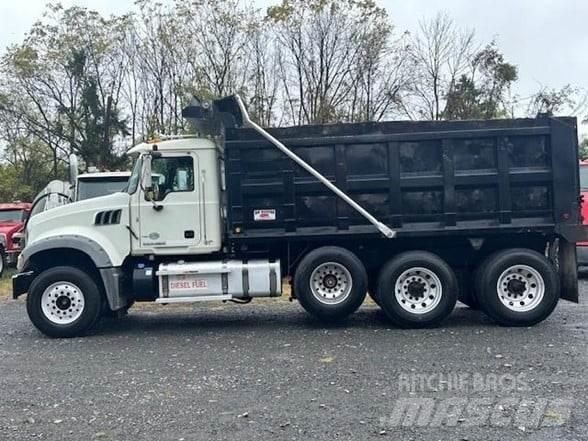 Mack GRANITE GU713 Camion benne