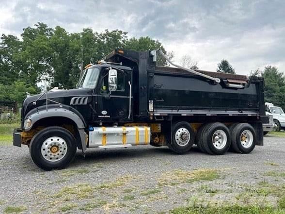 Mack GRANITE GU713 Camion benne