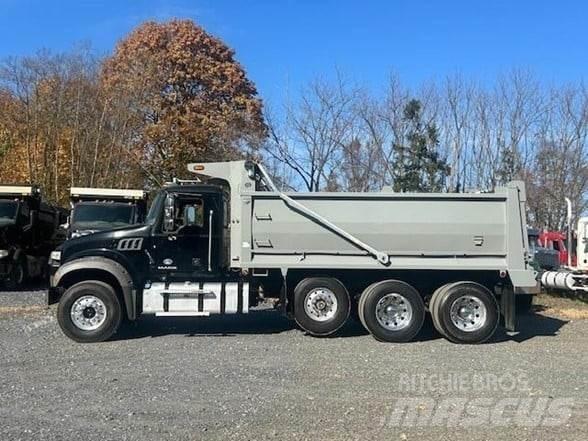 Mack GRANITE GU713 Camion benne