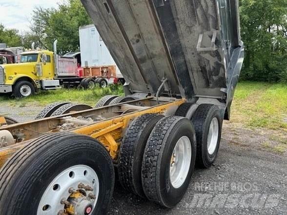 Mack GRANITE GU713 Camion benne