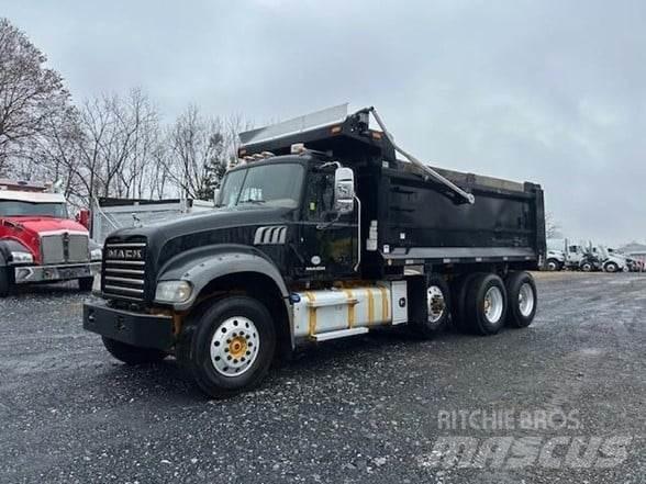 Mack GRANITE GU713 Camion benne