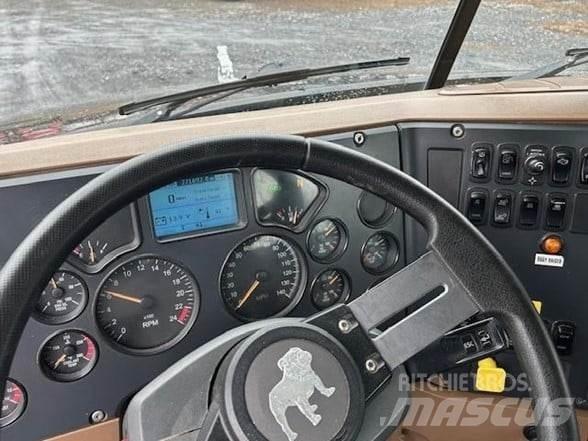 Mack GRANITE GU713 Camion benne
