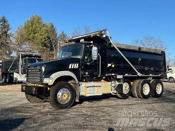 Mack GRANITE GU713 Camion benne