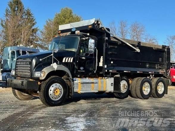 Mack GRANITE GU713 Camion benne