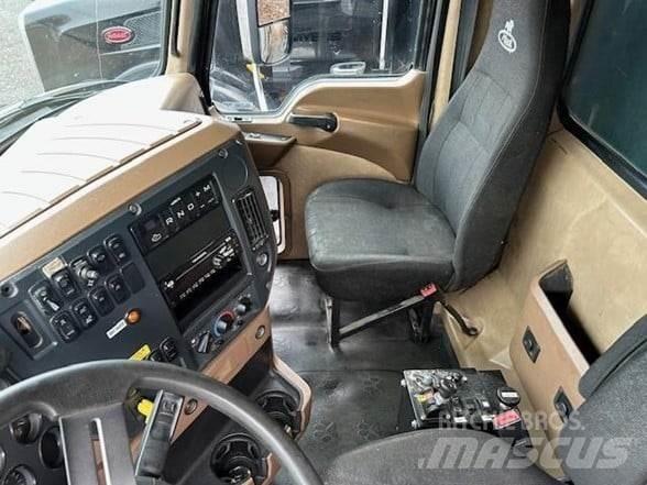 Mack GRANITE GU713 Camion benne