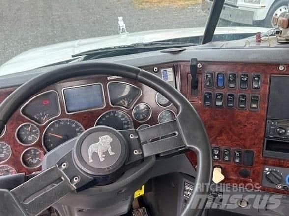 Mack GRANITE GU813 Camion poubelle
