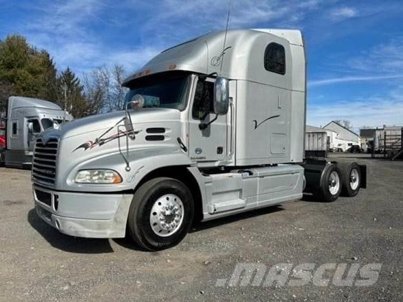 Mack PINNACLE CXU613 Tracteur routier
