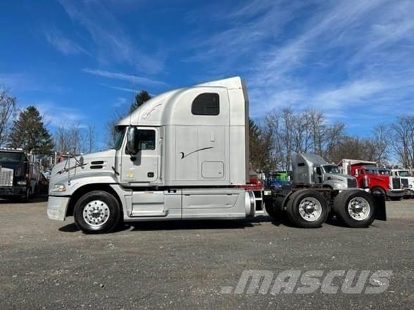 Mack PINNACLE CXU613 Tracteur routier