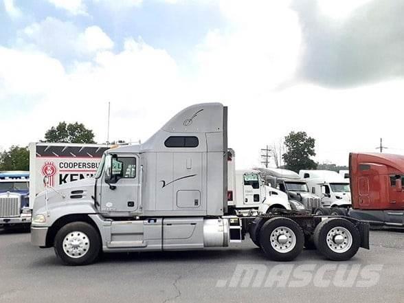 Mack PINNACLE CXU613 Tracteur routier