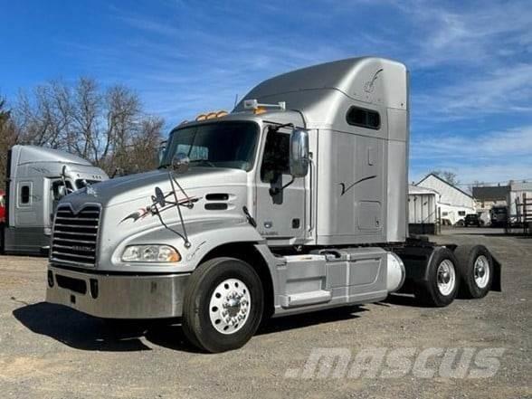 Mack PINNACLE CXU613 Tracteur routier