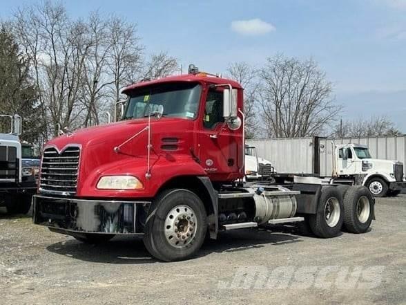 Mack PINNACLE CXU613 Tracteur routier