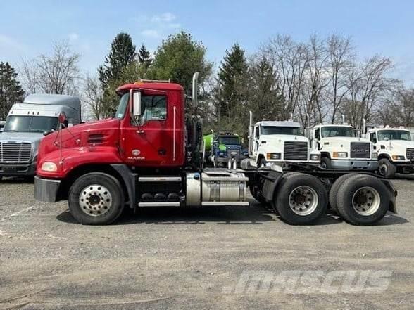Mack PINNACLE CXU613 Tracteur routier