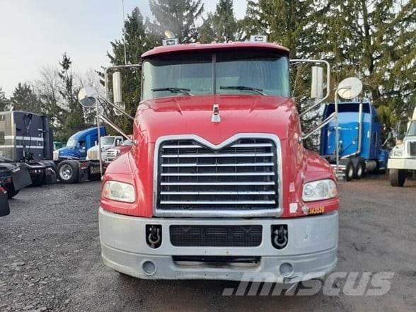 Mack PINNACLE CXU613 Tracteur routier