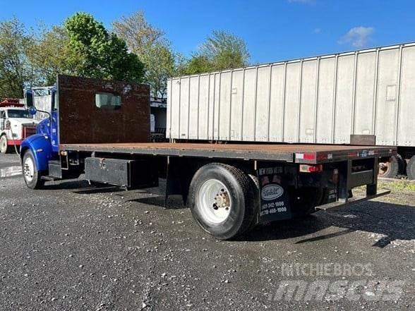 Peterbilt 330 Camion plateau