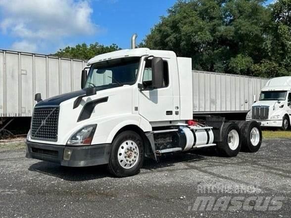 Volvo VNL64T300 Tracteur routier